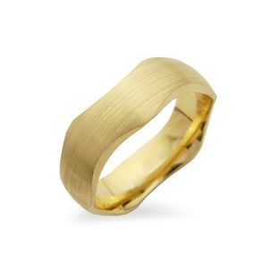 Aliança de Ouro Amarelo 18k Ondulada (7,5 mm)
